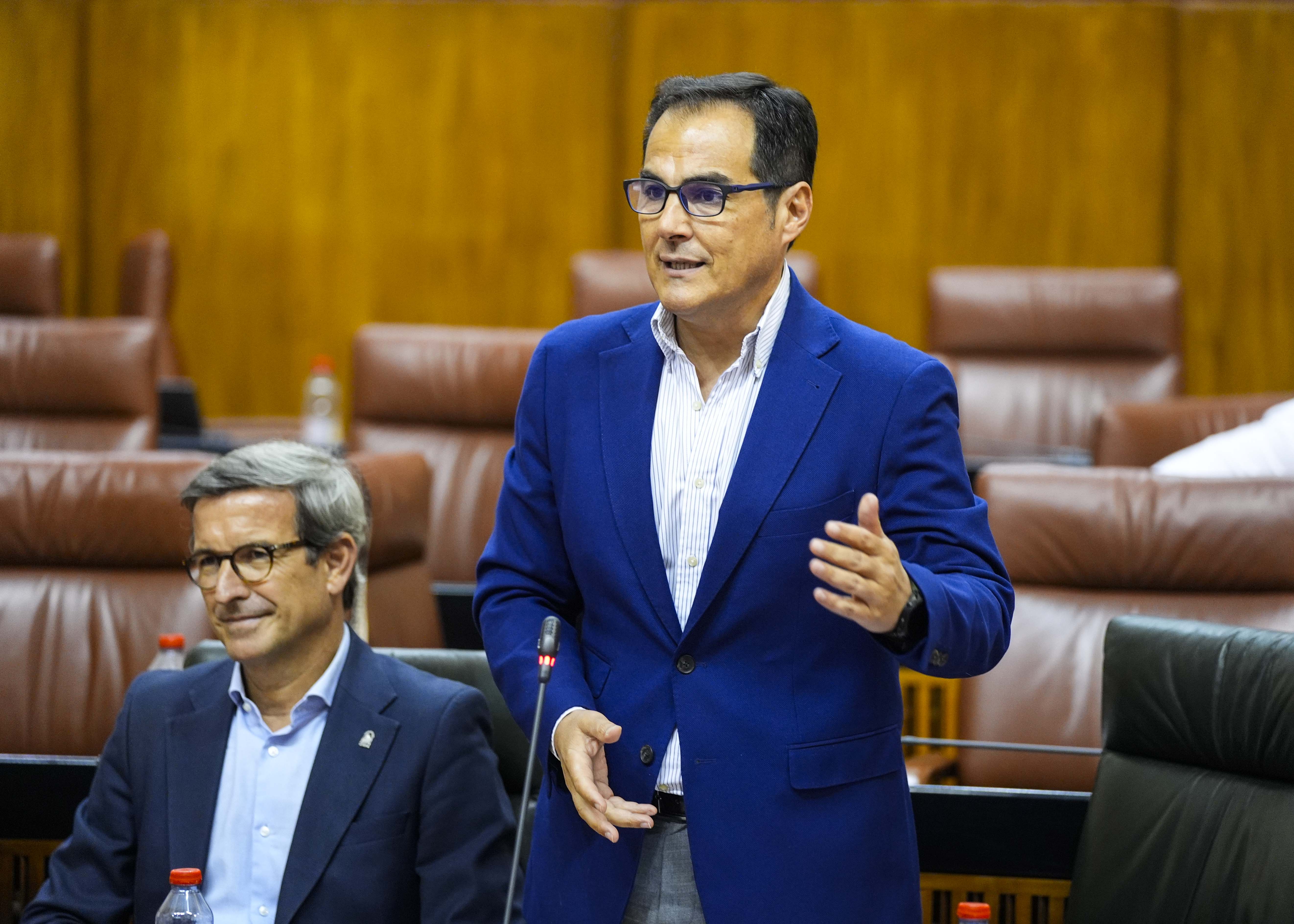 El consejero de Justicia, Administraci�n Local y Funci�n P�blica, Jos� Antonio Nieto, responde a la cuesti�n de su competencia 