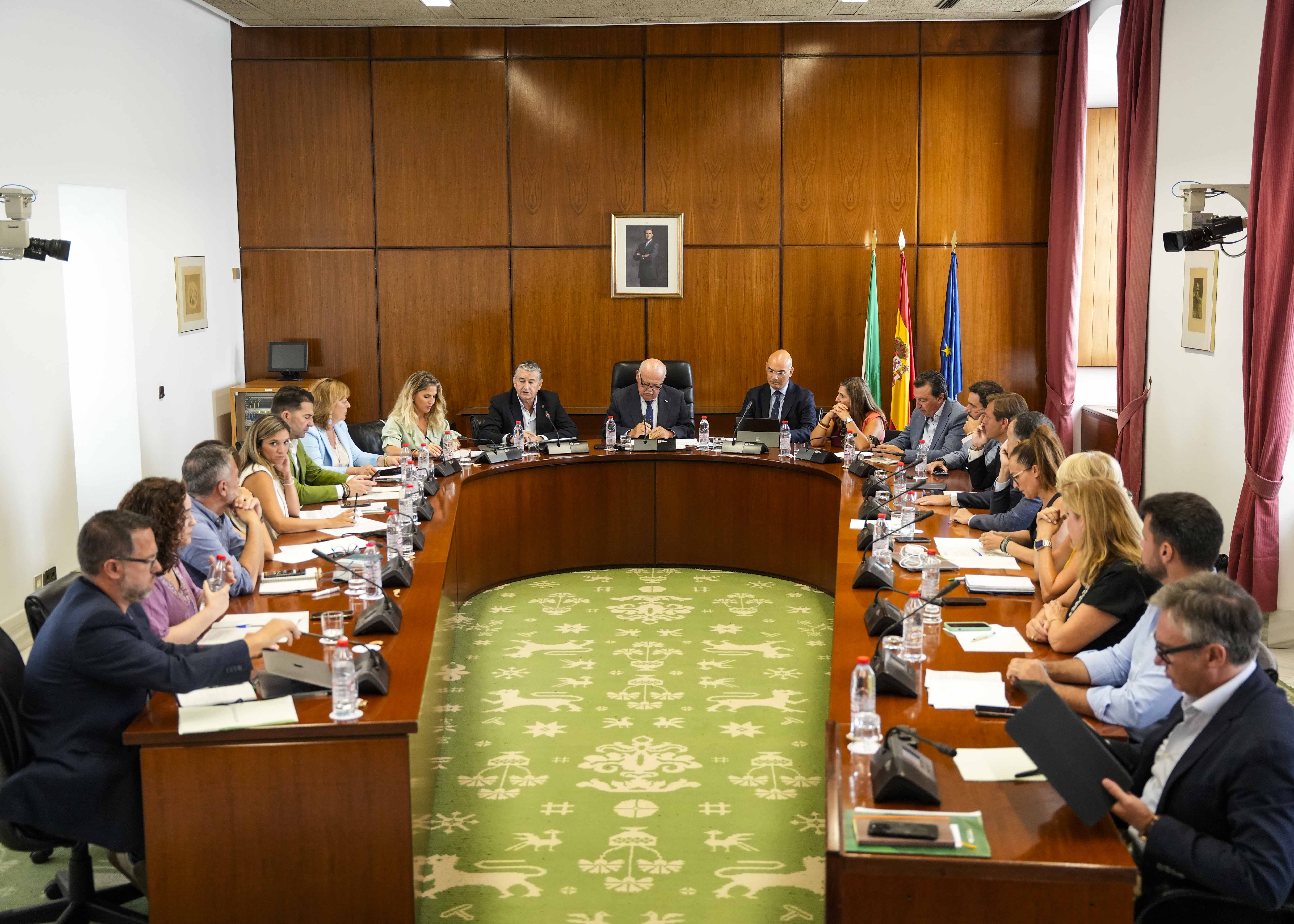 La Diputacin Permanente al inicio de la reunin de hoy viernes 22 de agosto 