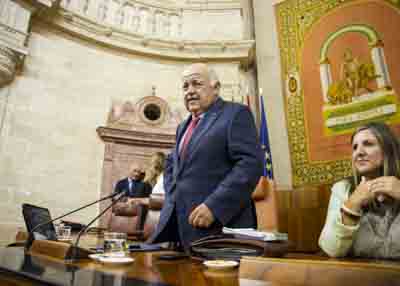 Jess Aguirre, presidente del Parlamento de Andaluca, a punto de iniciar la sesin plenaria 