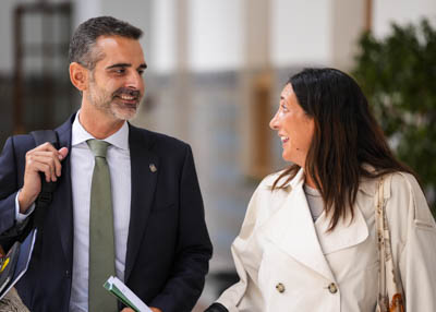 El consejero de Agricultura, Ramn Fernndez-Pacheco, y la consejera de Inclusin Social, Loles Lpez 
