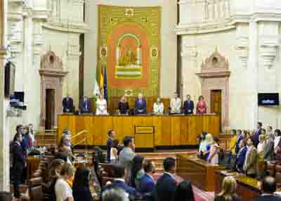 La Mesa del Parlamento de Andaluca durante el minuto de silencio 