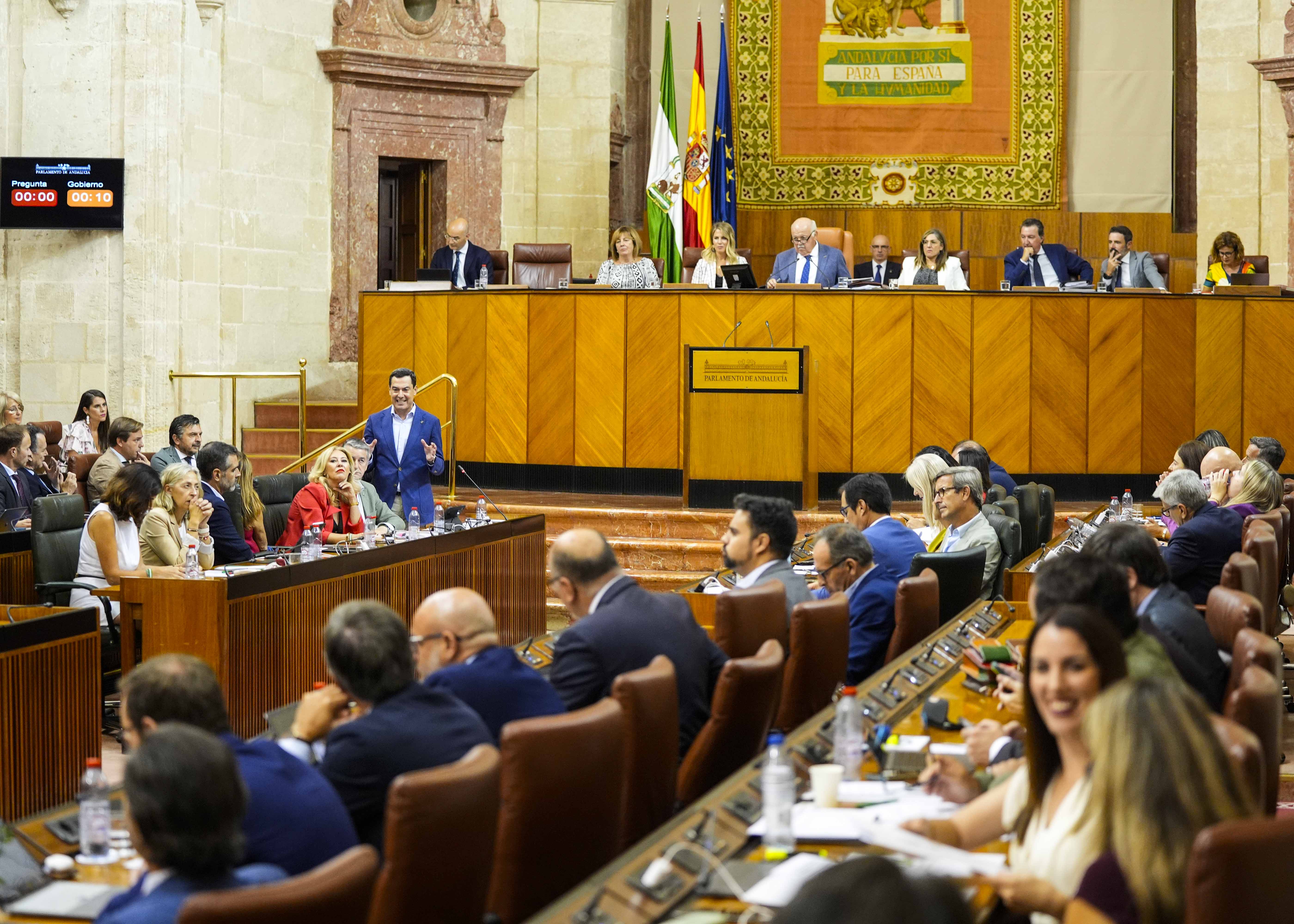  Comienzan las preguntas de los portavoces parlamentarios al presidente de la Junta de Andaluca 