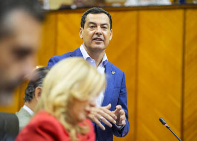 El presidente de la Junta de Andaluca, Juan Manuel Moreno, contesta a las preguntas de los portavoces parlamentarios  