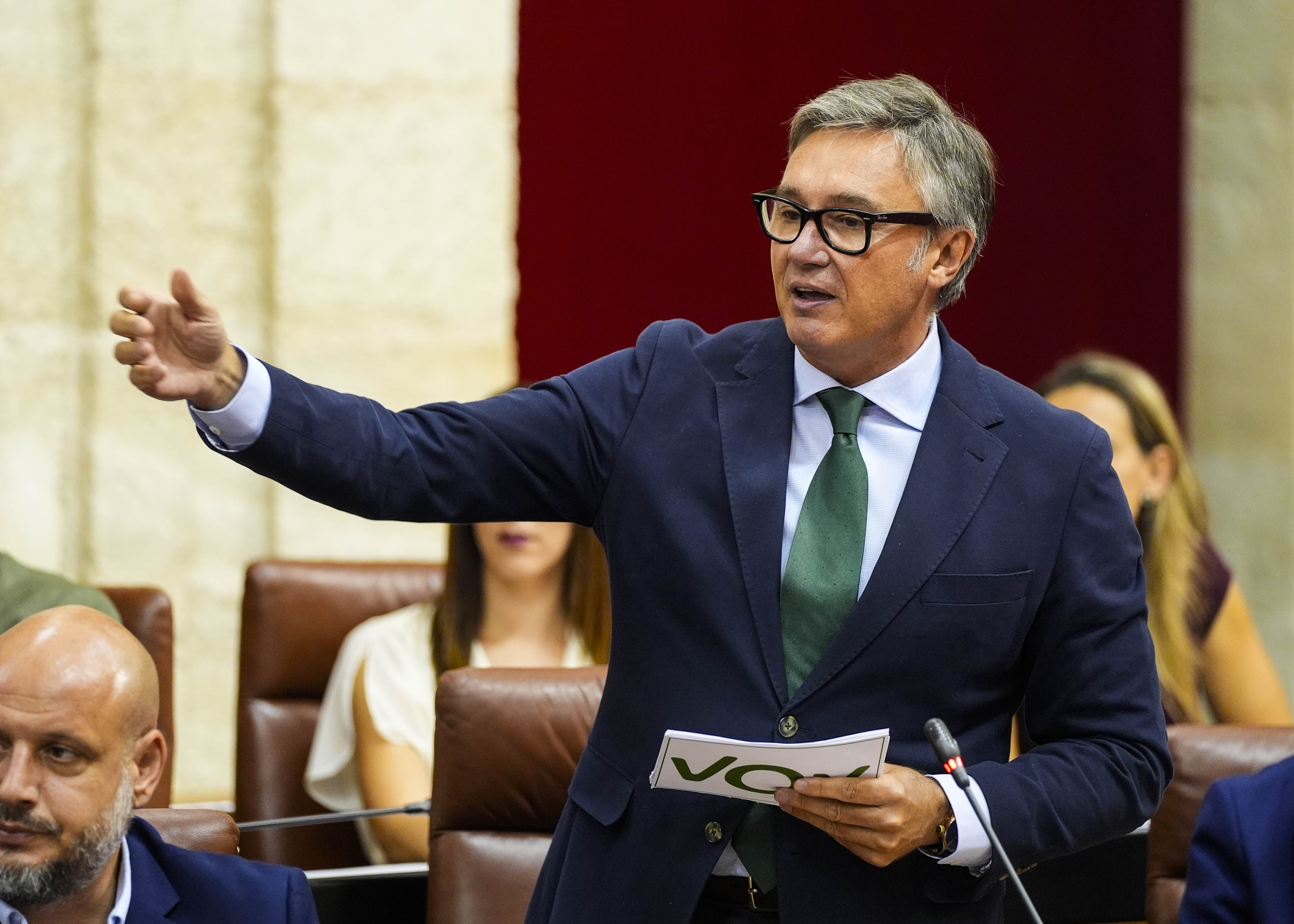Manuel Gavira, portavoz del Grupo Vox, dirige al presidente de la Junta una cuestin relativa a polticas en el ltimo curso de legislatura 