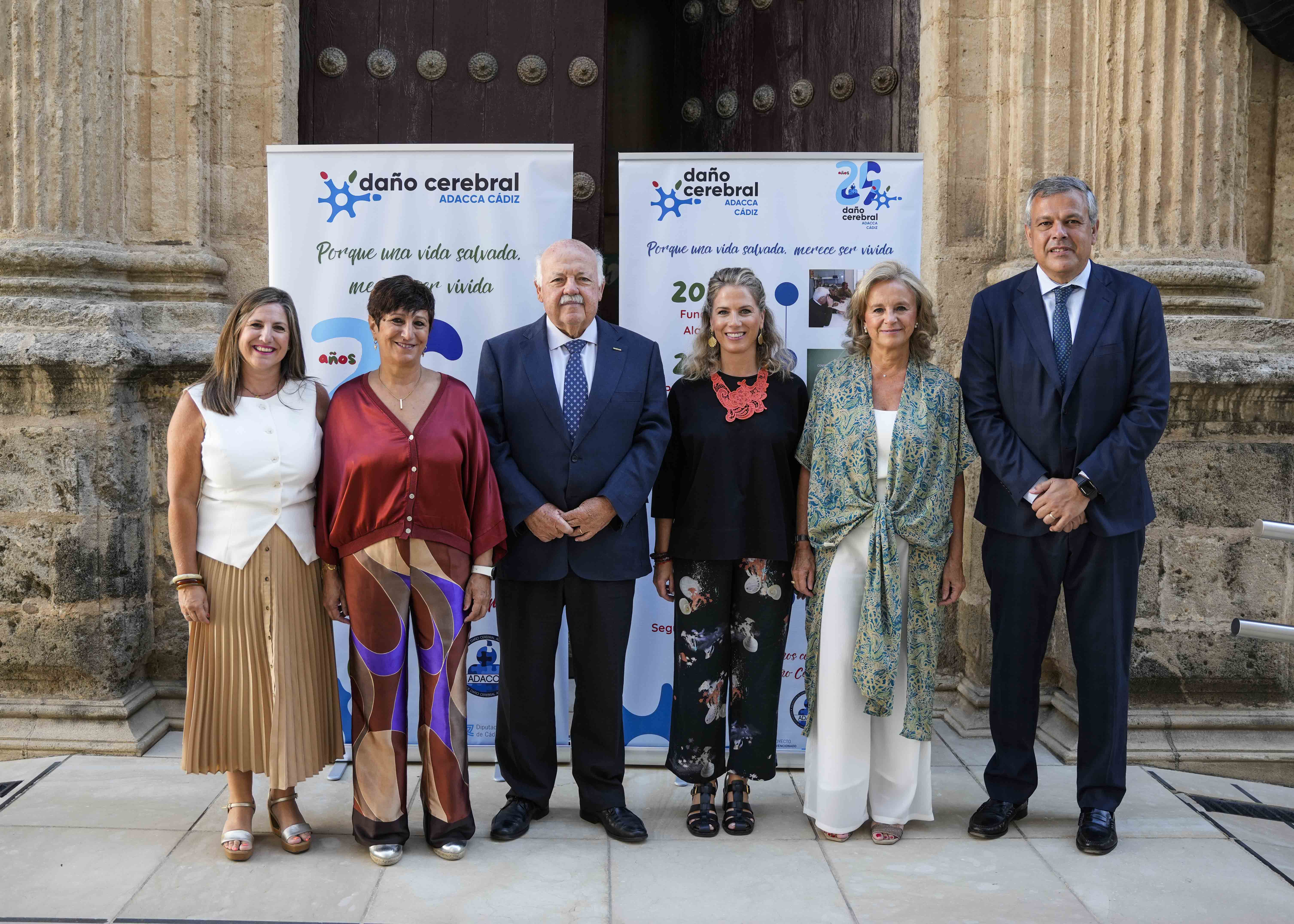  La vicepresidenta segunda del Parlamento; la presidenta de ADACCA; el presidente y la vicepresidenta primera de la Cmara; la viceconsejera de Salud, y el director general de Discapacidad  