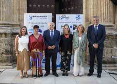  La vicepresidenta segunda del Parlamento; la presidenta de ADACCA; el presidente y la vicepresidenta primera de la Cmara; la viceconsejera de Salud, y el director general de Discapacidad  