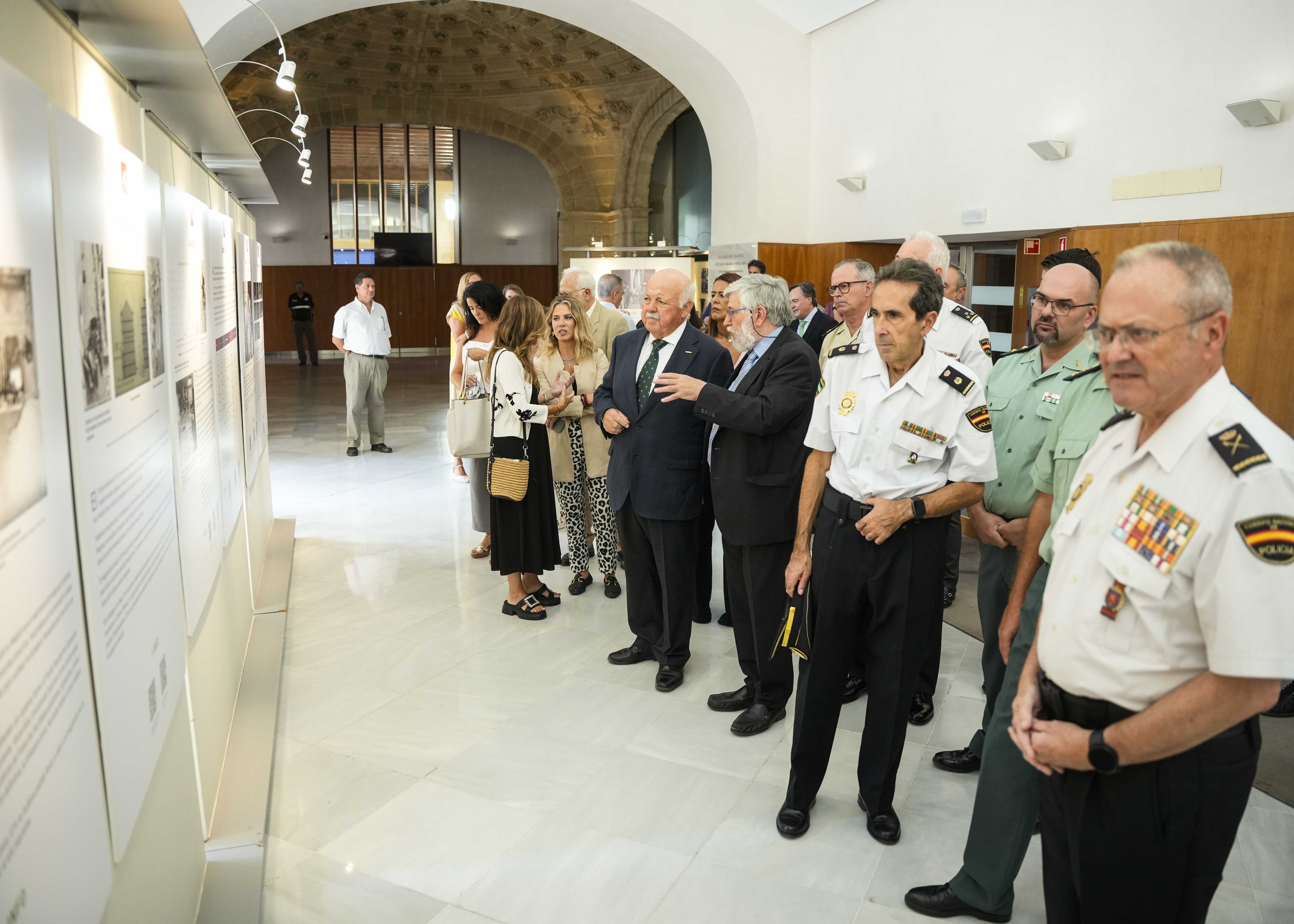 La muestra fotogrfica revisa el impacto histrico que tuvo el primer atentado mltiple de la banda terrorista ETA, ocurrido en Madrid  