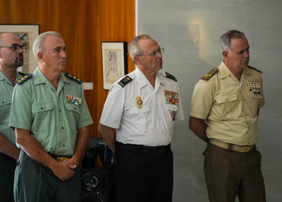 Autoridades de las Fuerzas y Cuerpos de Seguridad durante la inauguracin de la exposicin 
