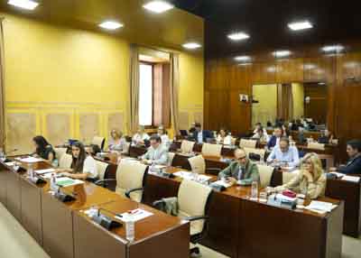  Diputados de la Comisin de Sostenibilidad y Medio Ambiente al inicio de la sesin