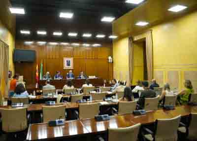 La Comisin de Inclusin Social, Juventud, Familias e Igualdad con el presidente de la Cmara de Cuentas 