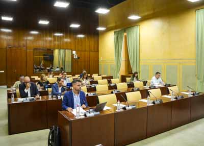   Diputados de la Comisin de la Presidencia, Interior, Dilogo Social y Simplificacin Administrativa al inicio de la sesin 