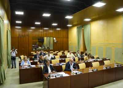  Los diputados de la Comisin de Fomento, Articulacin del Territorio y Vivienda al inicio de la sesin