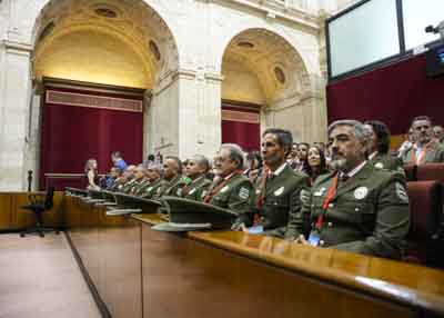 Tribuna de autoridades y pblico durante el debate de totalidad del Proyecto de Ley de Agentes de Medio Ambiente de Andaluca  