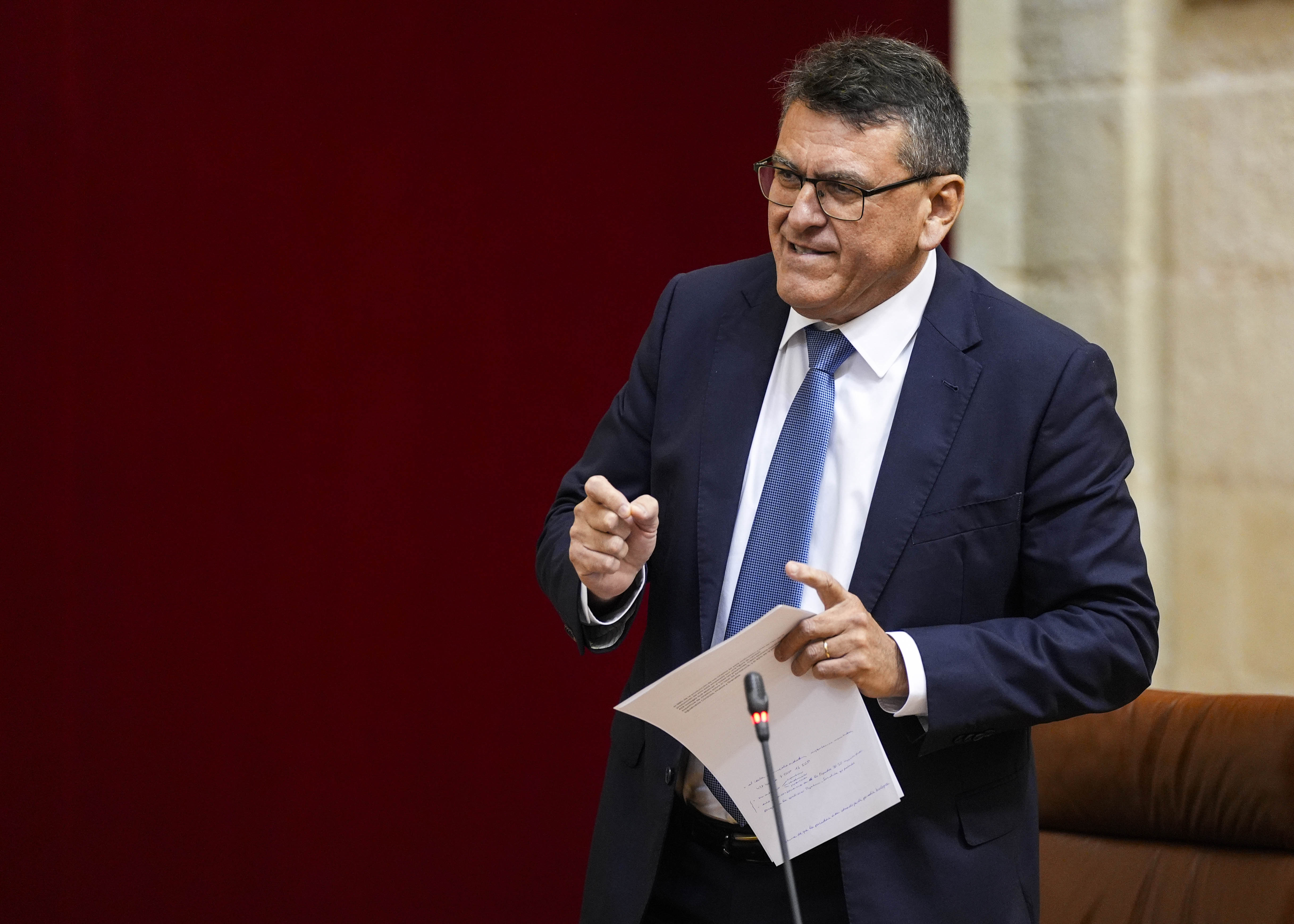 Rafael Segovia, del Grupo Vox, inicia la sesi�n de control al Gobierno con una pregunta relativa a disminuci�n de la superficie agraria en Andaluc�a 