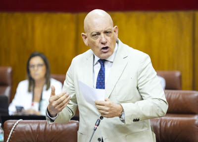 A propuesta del G.P. Socialista, el diputado Gerardo S�nchez pregunta sobre la aplicaci�n de la jornada laboral en Andaluc�a 