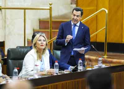  El presidente de la Junta de Andaluc�a, Juan Manuel Moreno, contesta a las preguntas de los portavoces parlamentarios
