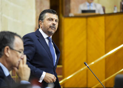 El portavoz del G.P. Popular de Andaluc�a, Antonio Mart�n, cierra las preguntas al presidente del Ejecutivo con una cuesti�n relativa a la gesti�n p�blica  
