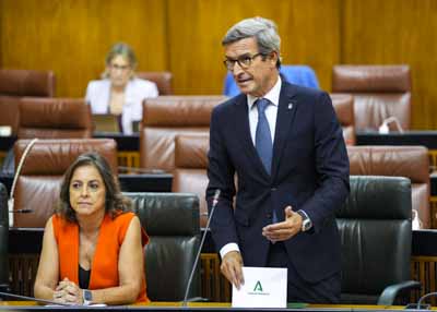 Jorge Paradela, consejero de Industria, Energ�a y Minas, contesta