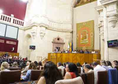  La Mesa del Parlamento de Andaluc�a al inicio de la votaci�n