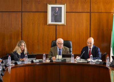  El presidente del Parlamento, la vicepresidenta primera y el letrado mayor en la Junta de Portavoces