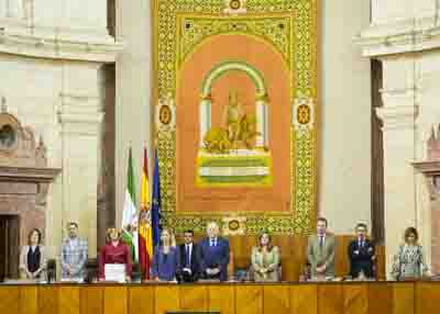 La Mesa del Parlamento de Andaluca durante el minuto de silencio 