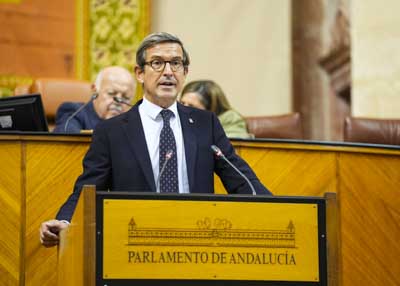 Jorge Paradela, consejero de Industria, Energa y Minas, explica el proyecto de Ley de espacios productivos para el fomento de la industria en Andaluca