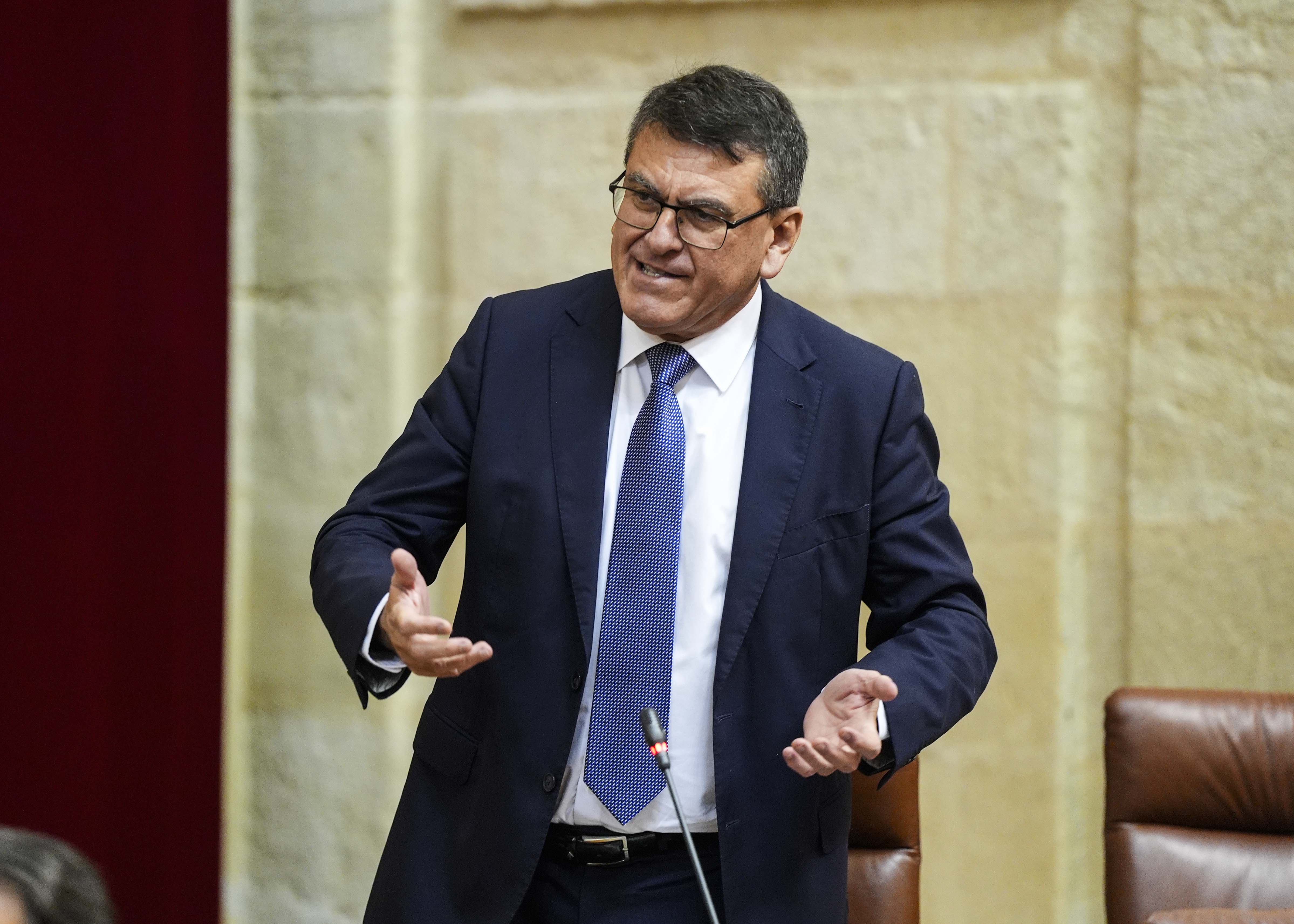 Rafael Segovia, del Grupo Vox, formula una pregunta relativa a infraestructuras pendientes para garantizar las reservas hdricas 