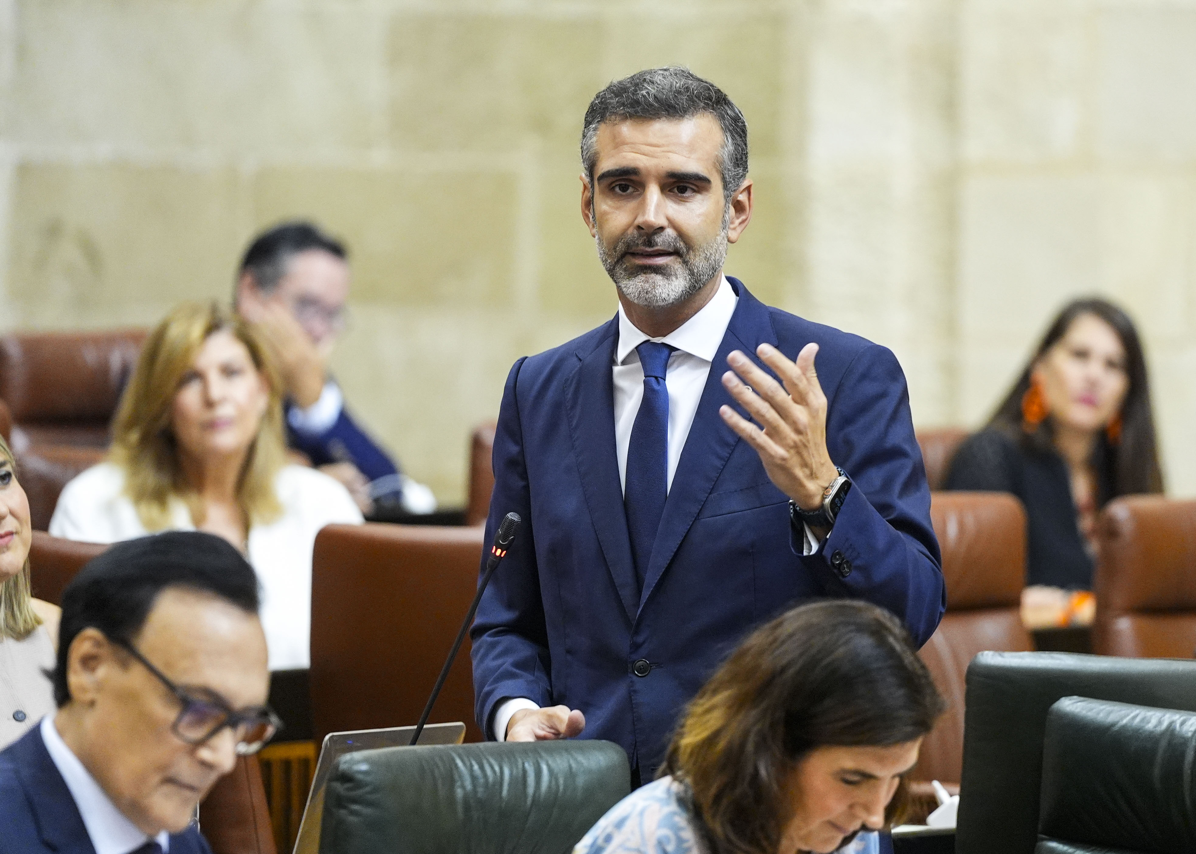 El consejero de Agricultura, Pesca, Agua y Desarrollo Rural, Ramn Fernndez-Pacheco, contesta a la pregunta de su competencia 