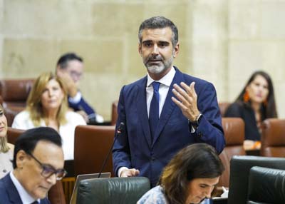 El consejero de Agricultura, Pesca, Agua y Desarrollo Rural, Ramn Fernndez-Pacheco, contesta a la pregunta de su competencia 