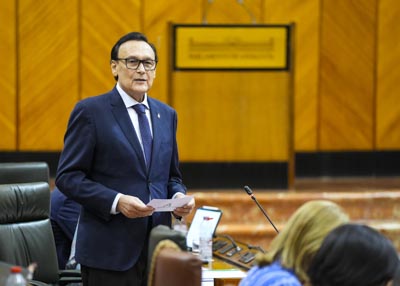 El consejero de Universidad, Investigacin e Innovacin, Jos Carlos Gmez Villamandos, contesta a la pregunta de su competencia  