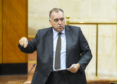 Arturo Bernal, consejero de Turismo y Andaluca Exterior, da respuesta a la cuestin  