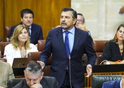 El portavoz del G.P. Popular de Andaluca, Antonio Martn, cierra las preguntas al presidente de la Junta con una cuestin acerca de polticas para mejorar la vida de los andaluces 