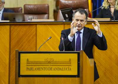  Pablo Jos Venzal, portavoz adjunto del G.P. Popular, presenta una PNLP relativa a respeto a Andaluca, su identidad histrica y su autogobierno en el marco de la nacin espaola