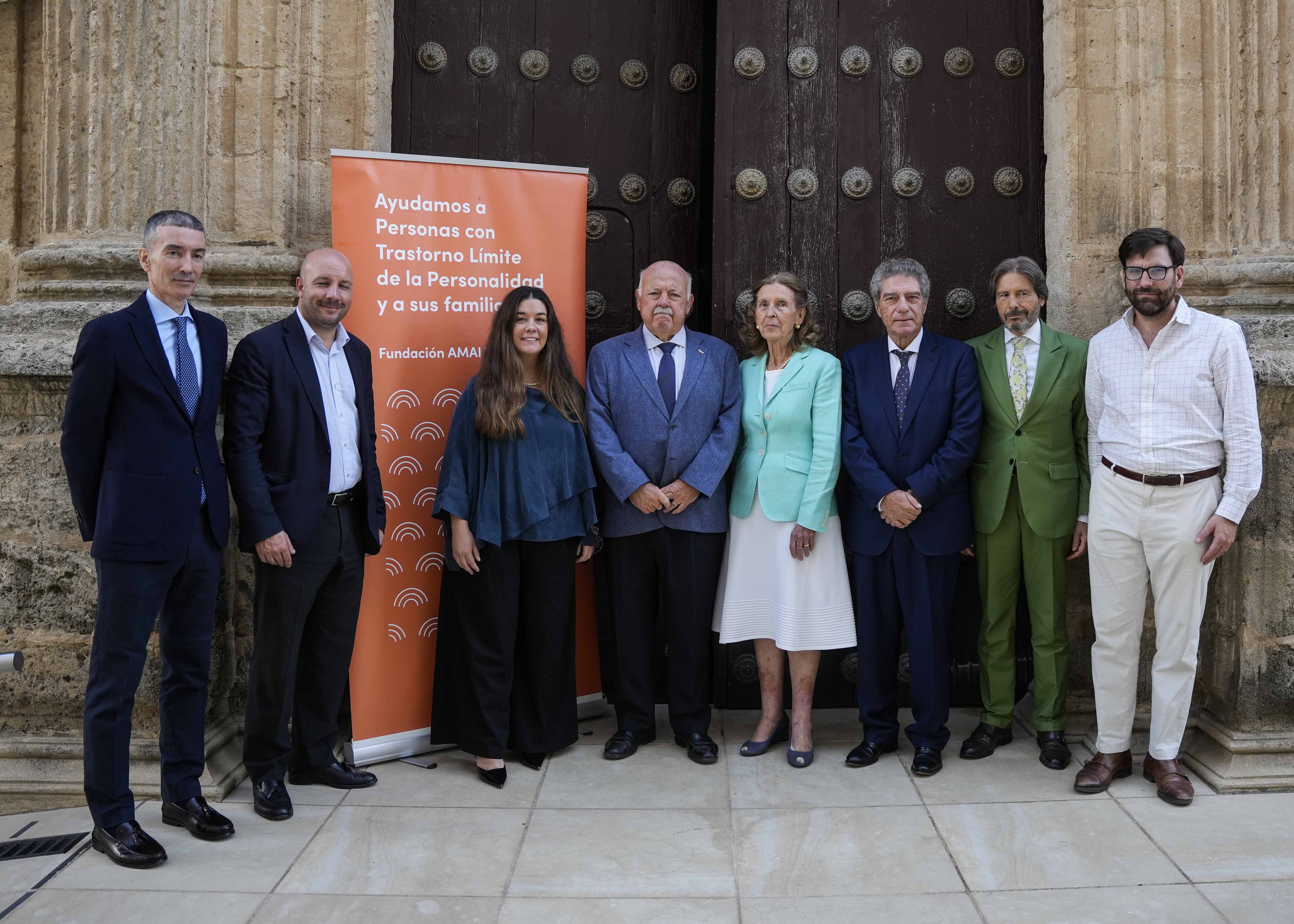 Jess Aguirre con integrantes de la junta directiva de la Fundacin AMAITLP (Asociacin de Ayuda e investigacin del Trastorno Lmite de la Personalidad) 