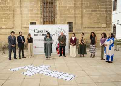  A la presentacin de la campaa "casarse no es un juego" por el Da Internacional de la Nia, han asistido representantes de la Cmara, diputados y portavoces parlamentarios  