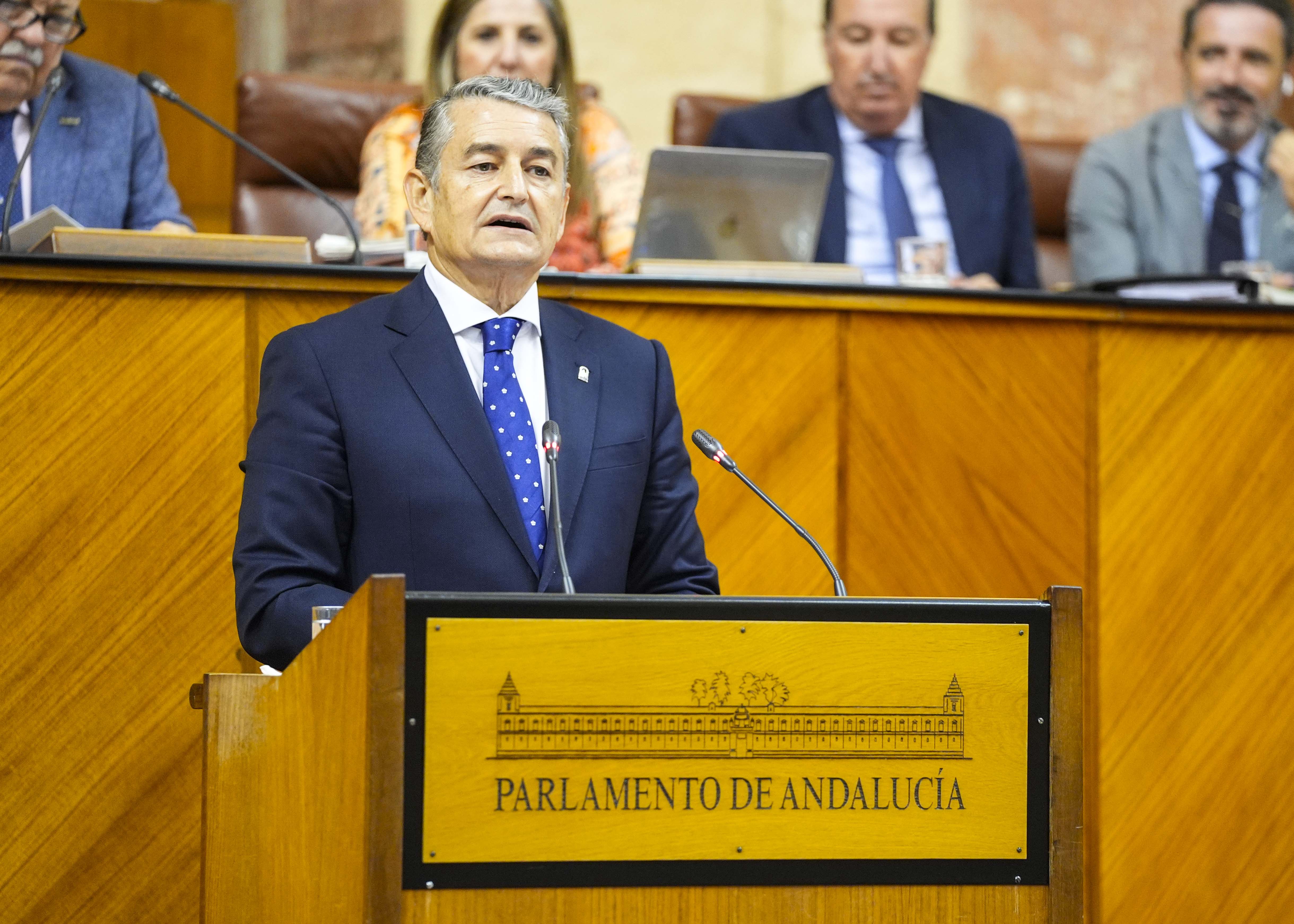  El consejero de Sanidad, Presidencia y Emergencias, Antonio Sanz, abre el turno de intervencin en el debate general sobre la situacin de la sanidad pblica en Andaluca  