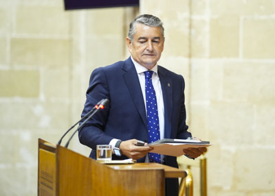 Antonio Sanz, consejero de Sanidad, Presidencia y Emergencias, se dirige al atril para iniciar el Debate general sobre la situacin de la sanidad pblica de Andaluca  