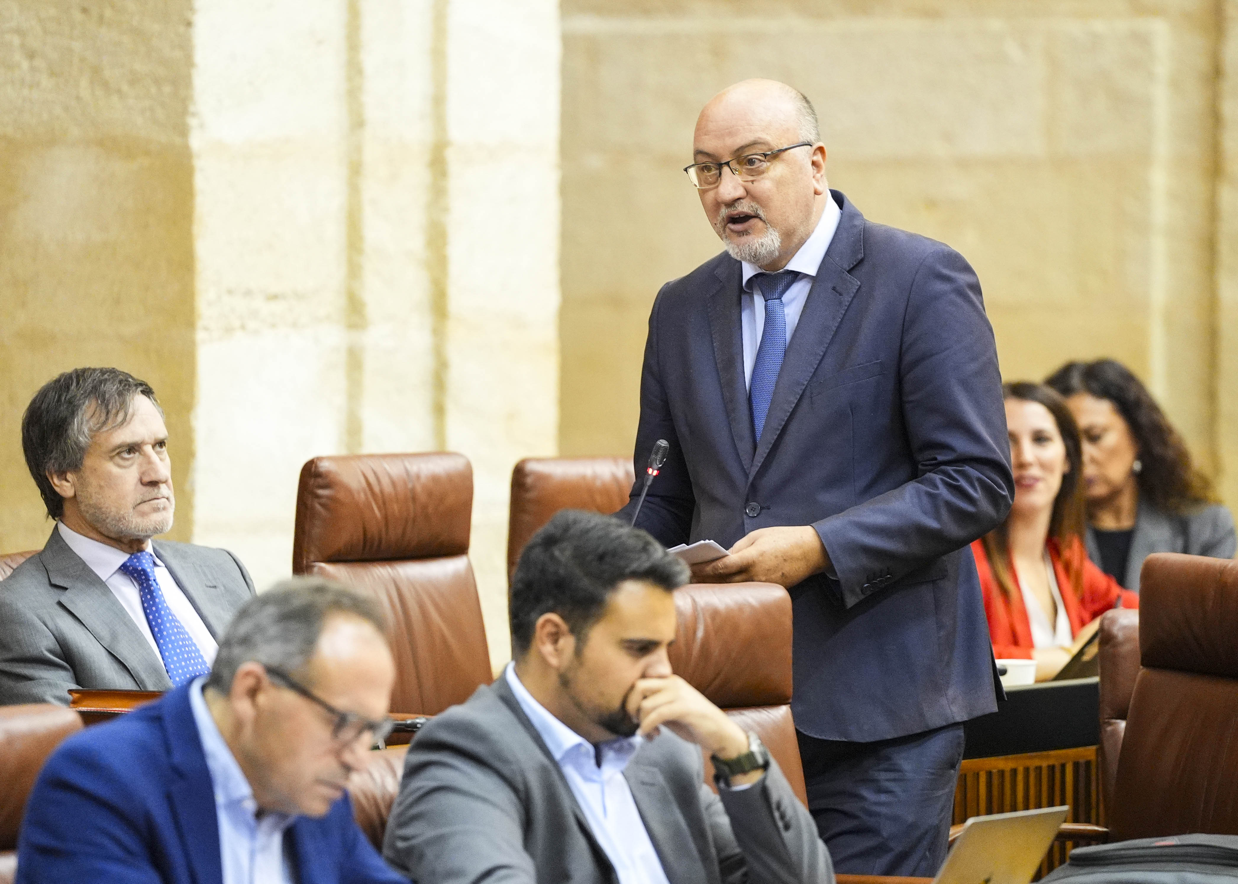 Ricardo L�pez, portavoz adjunto del Grupo Vox, plantea una cuesti�n relativa a la vivienda 