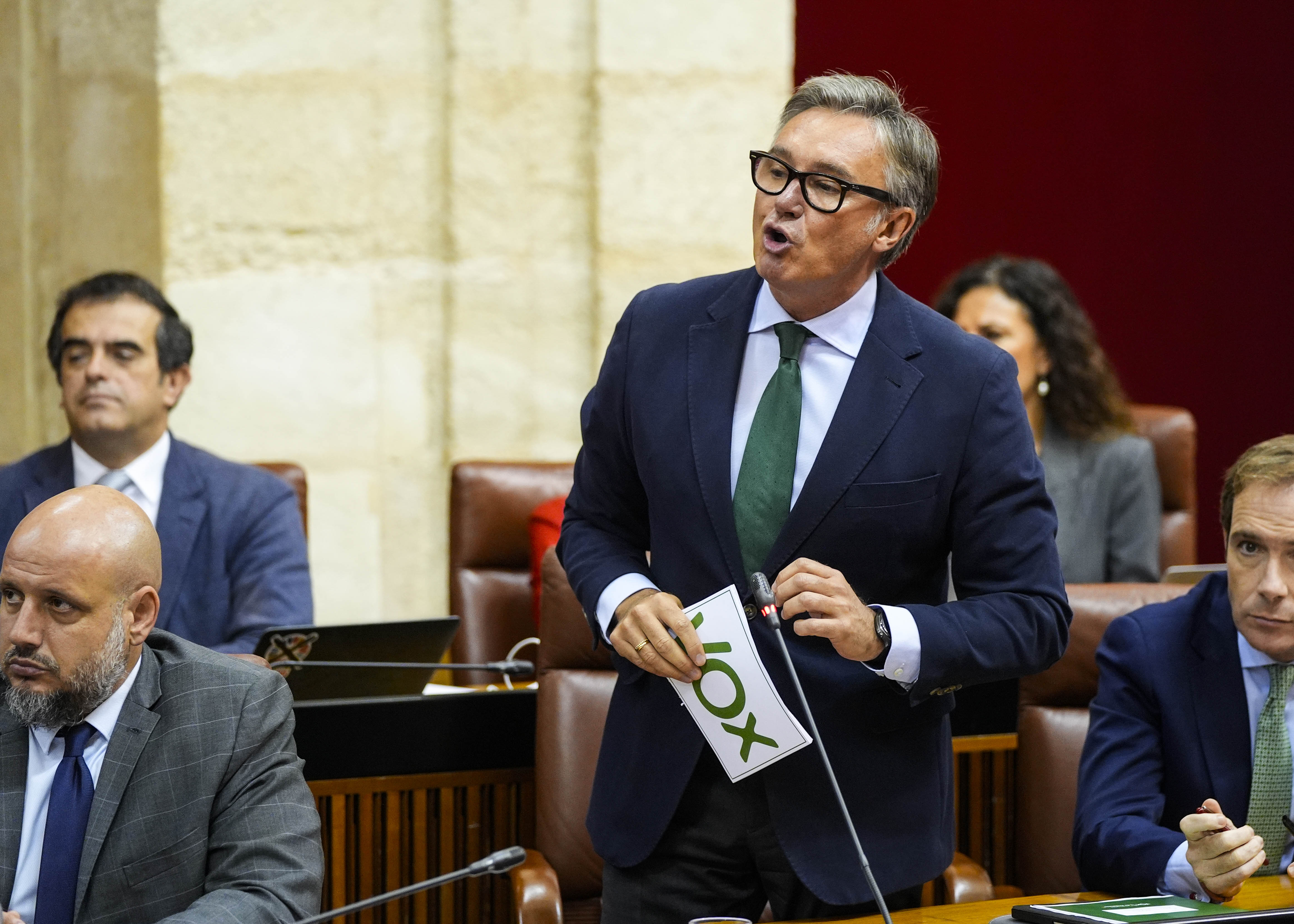   El portavoz del G.P. Vox, Manuel Gavira, realiza una pregunta relativa al cambio en las pol�ticas del Consejo de Gobierno
