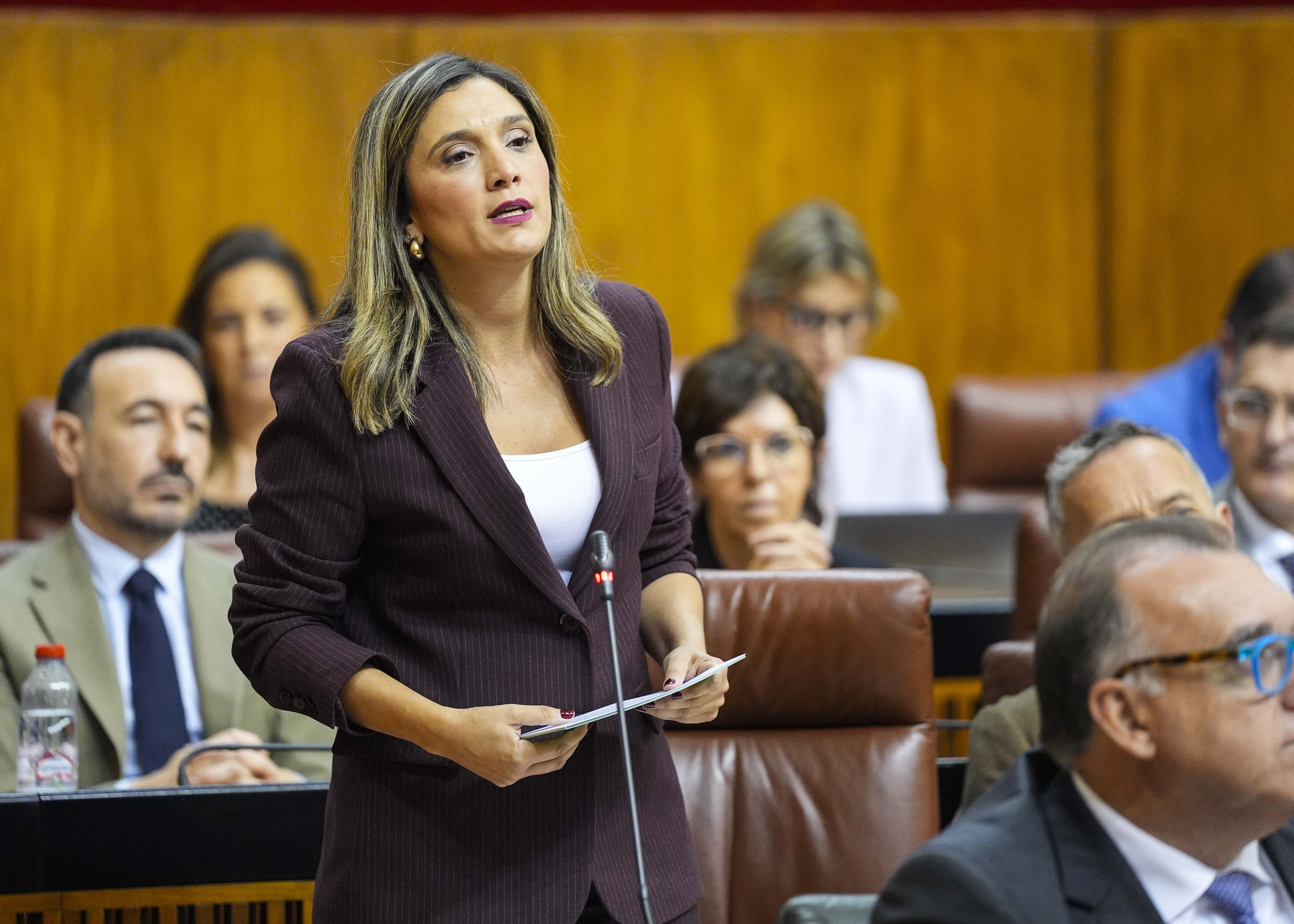 La portavoz del G.P. Socialista, Mar�a M�rquez, plantea una cuesti�n relacionada con la transparencia en la gesti�n p�blica de la Junta de Andaluc�a