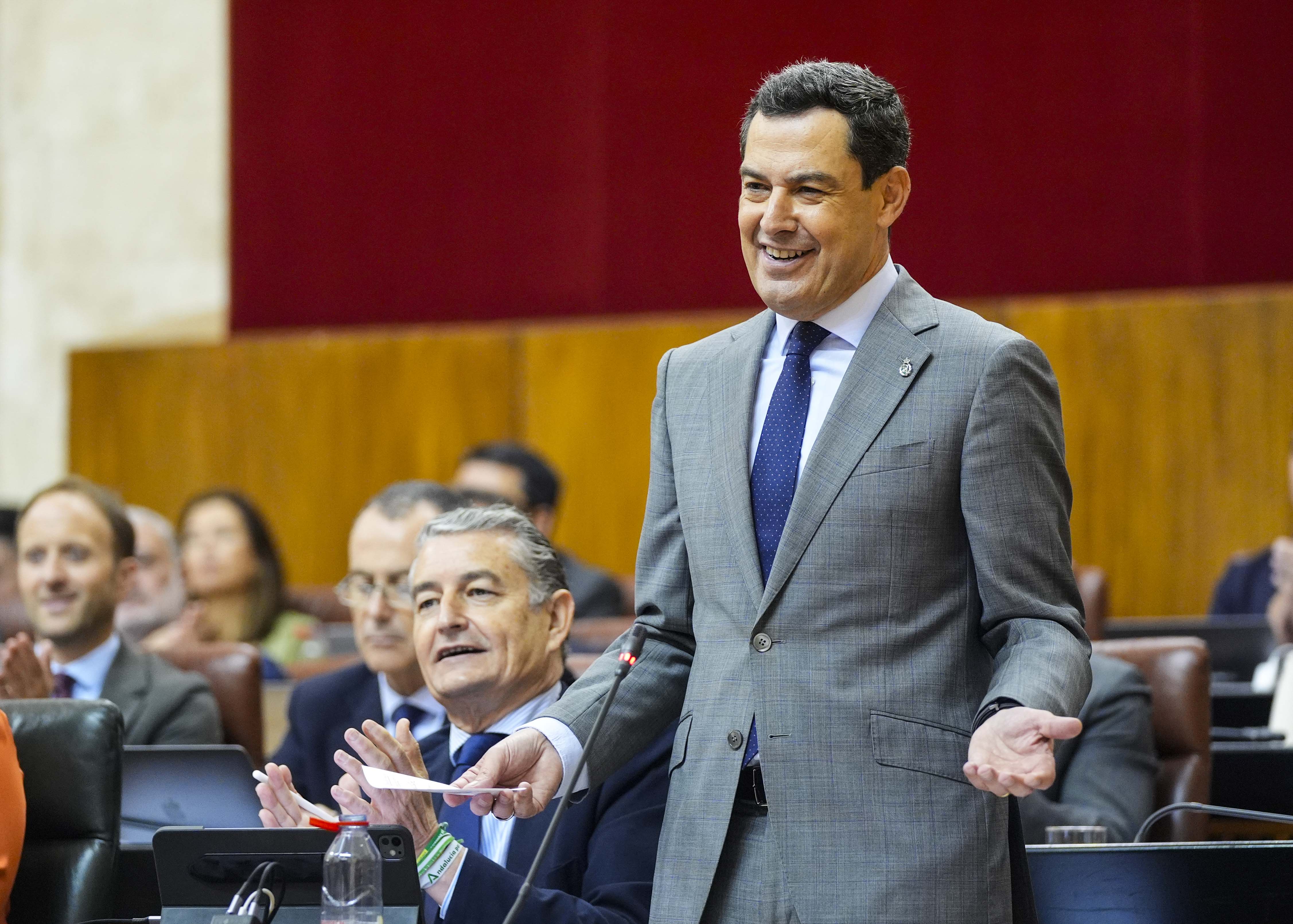Juan Manuel Moreno, presidente de la Junta de Andaluc�a, en una de sus intervenciones en la sesi�n de control al Ejecutivo 