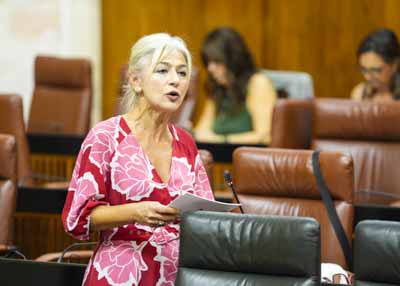 La consejera de Cultura y Deporte, Patricia del Pozo, le responde 