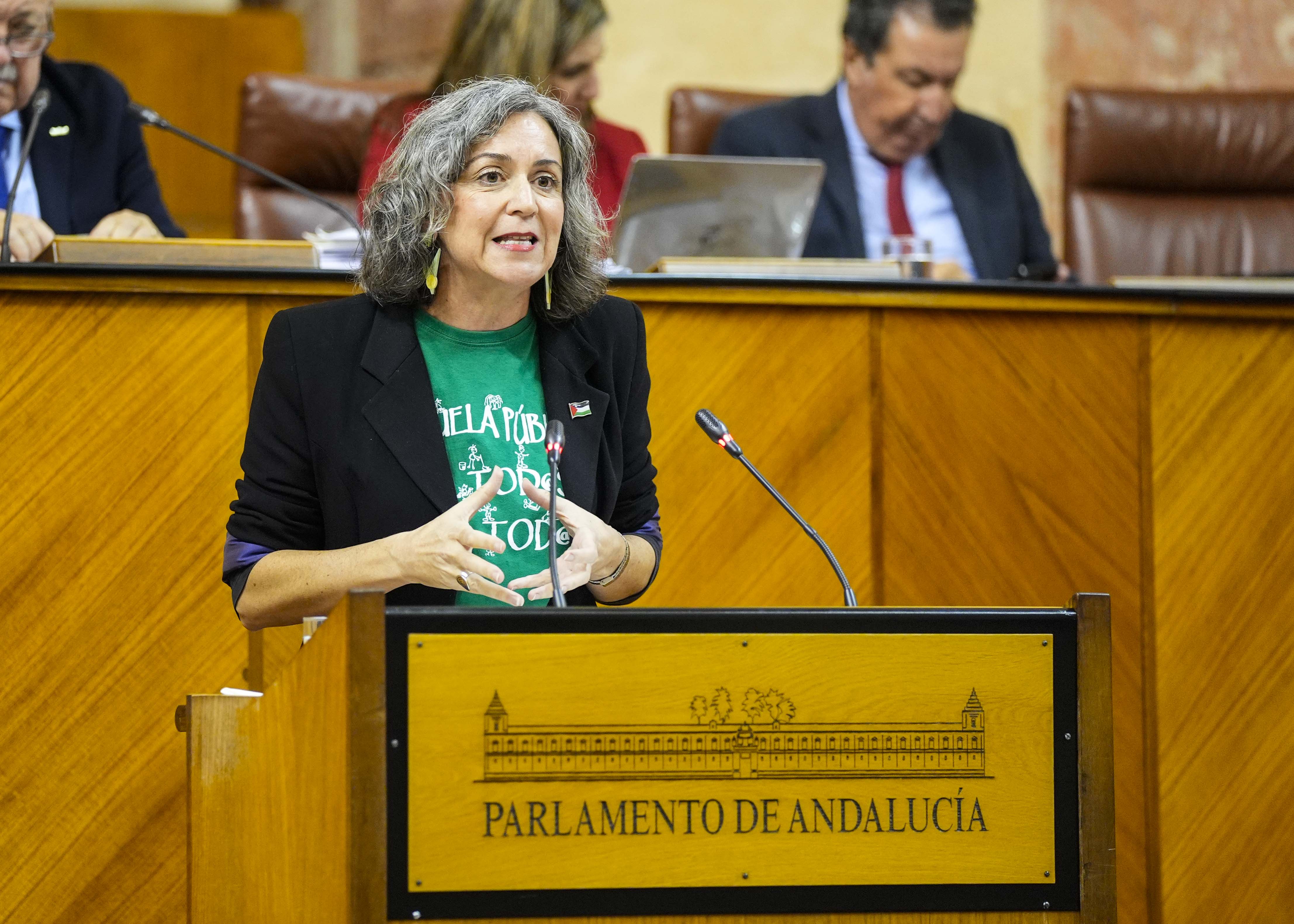 Miren Begoe Iza, presidenta del G.P. Mixto-Adelante Andaluca, explica la enmienda de totalidad al Proyecto de Ley del Presupuesto que ha presentado su grupo 