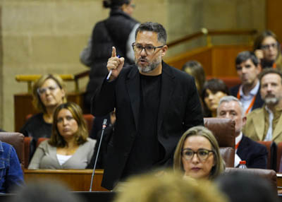 Jos Ignacio Garca, portavoz del G.P. Mixto-Adelante Andaluca, inicia las preguntas al presidente con una cuestin relativa a perspectivas polticas para 2026