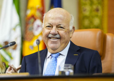 El presidente del Parlamento de Andaluca, Jess Aguirre, antes de dar inicio a la sesin plenaria de hoy 