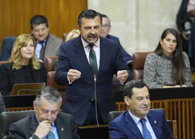 El portavoz del Grupo Popular, Antonio Martn, cierra el turno de preguntas al presidente con una cuestin relativa a Proyecto de Ley de Presupuesto 2026