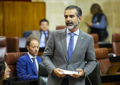 El consejero de Agricultura, Pesca, Agua y Desarrollo Rural, Ramn Fernndez-Pacheco, contesta a la pregunta de su competencia  