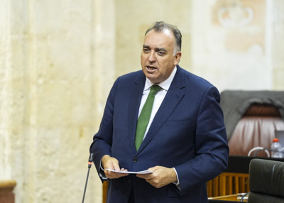 Arturo Bernal, consejero de Turismo y Andaluca Exterior, da respuesta a la cuestin  