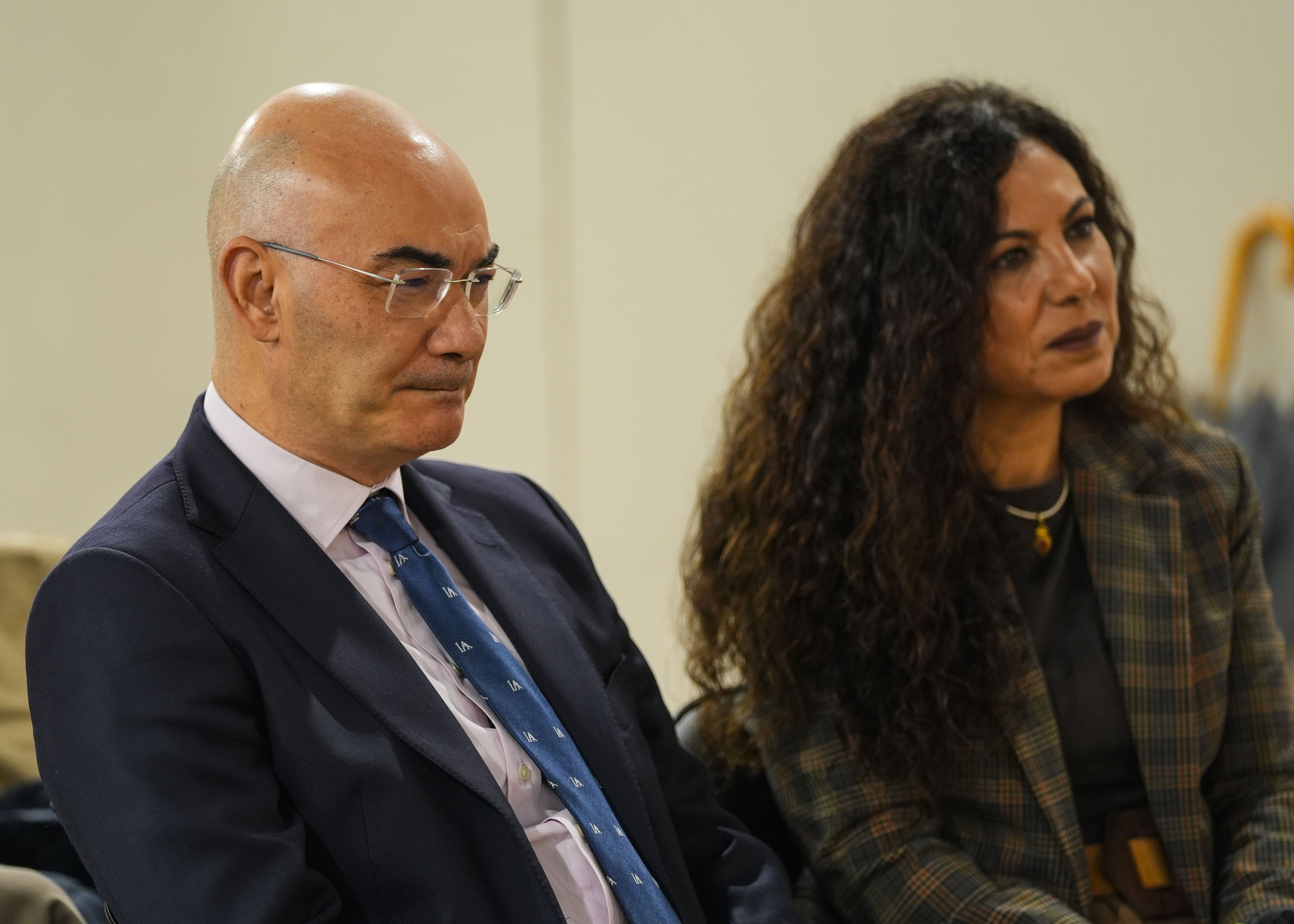  El letrado mayor de la Cmara, Manuel Carrasco, y la diputada del G.P. Vox en Andaluca Ana Mara Ruiz 