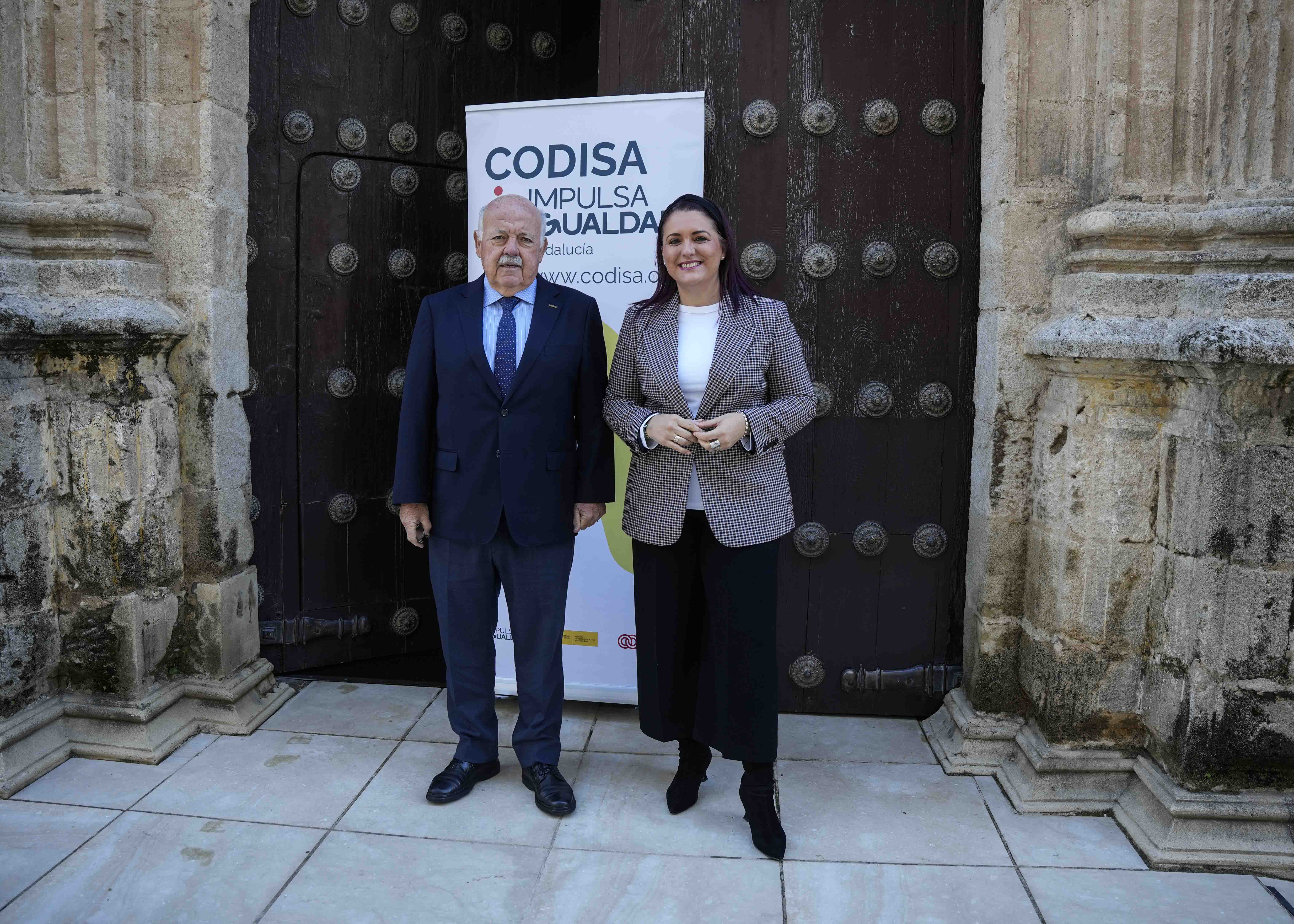  El presidente del Parlamento de Andaluc�a, Jes�s Aguirre, y la presidenta de CODISA Impulsa Igualdad Andaluc�a, Sara Rodr�guez